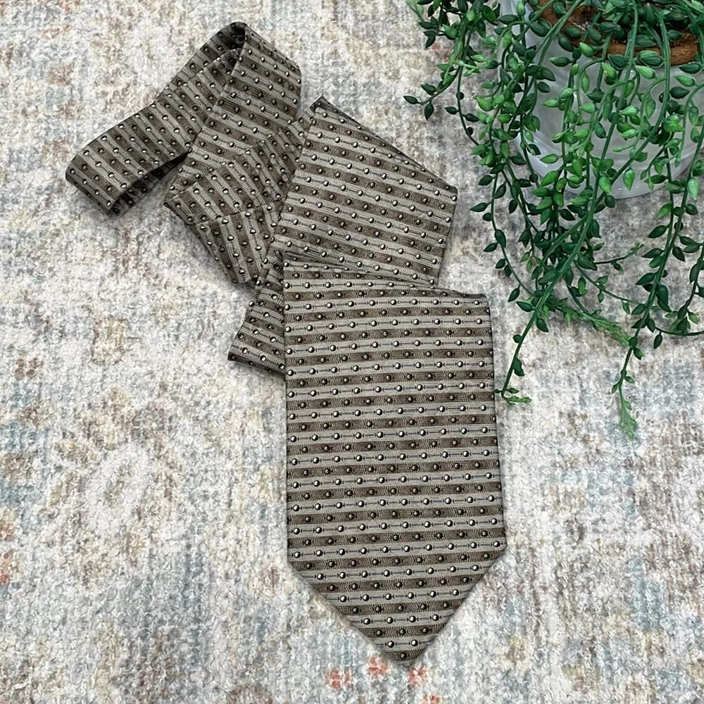 Format tie - Picture 1 of 7